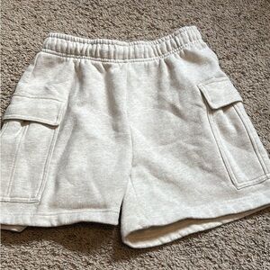 Casual Cream Cargo Shorts tna